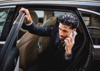 How to Rent a Limo on a Business Trip Without Getting Totally Ripped Off?