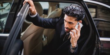 How to Rent a Limo on a Business Trip Without Getting Totally Ripped Off?