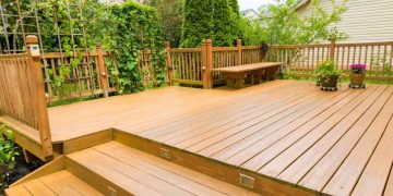 Pros and Cons of Pontoon Decking Materials