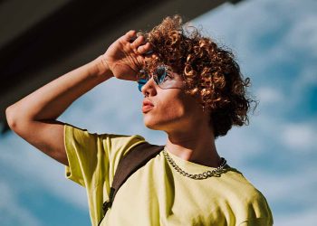 How to Get Wavy Hair Without Using Any Products: Guide for Men